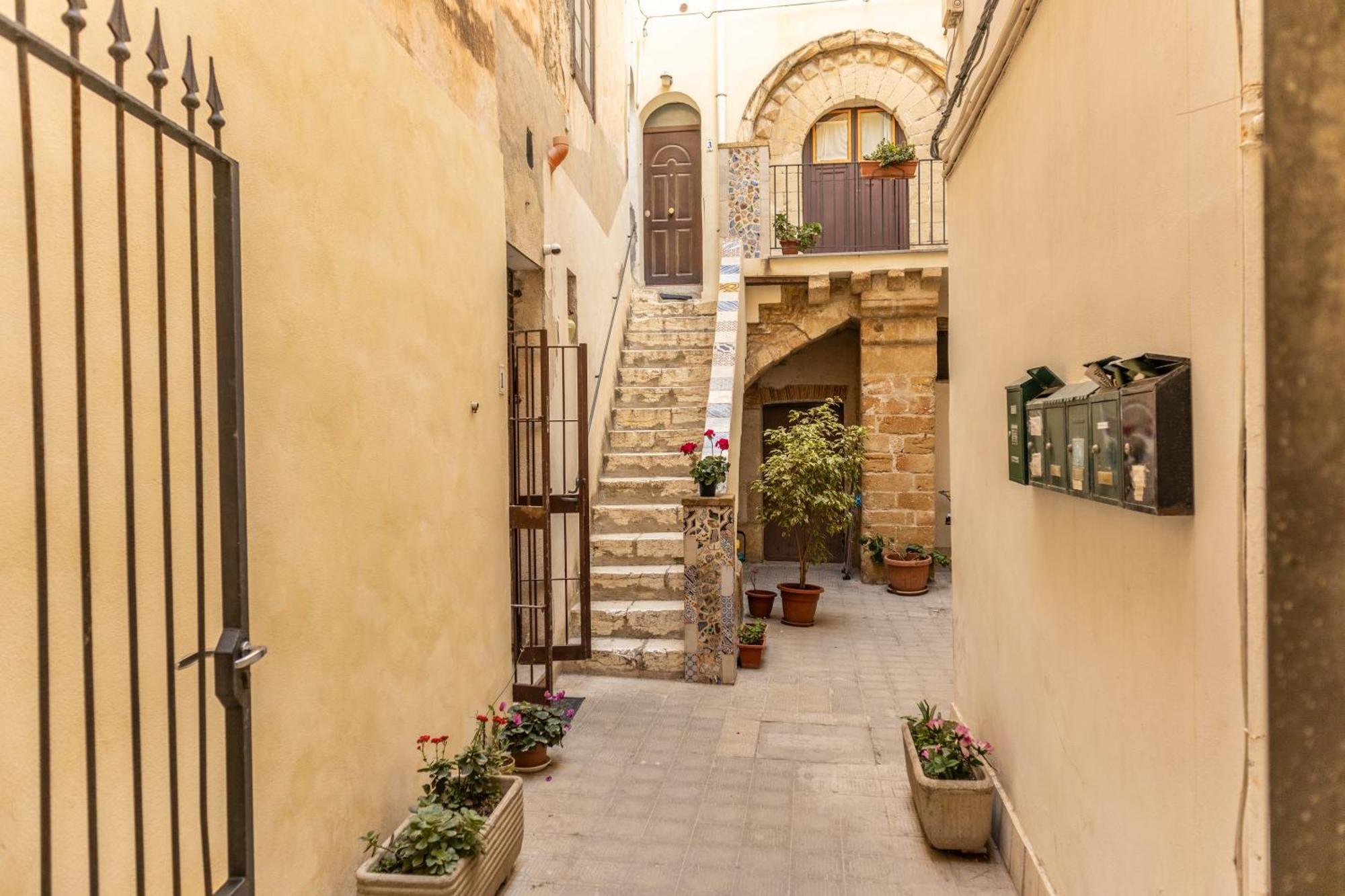 Apartamento Antico Portale Trapani Exterior foto